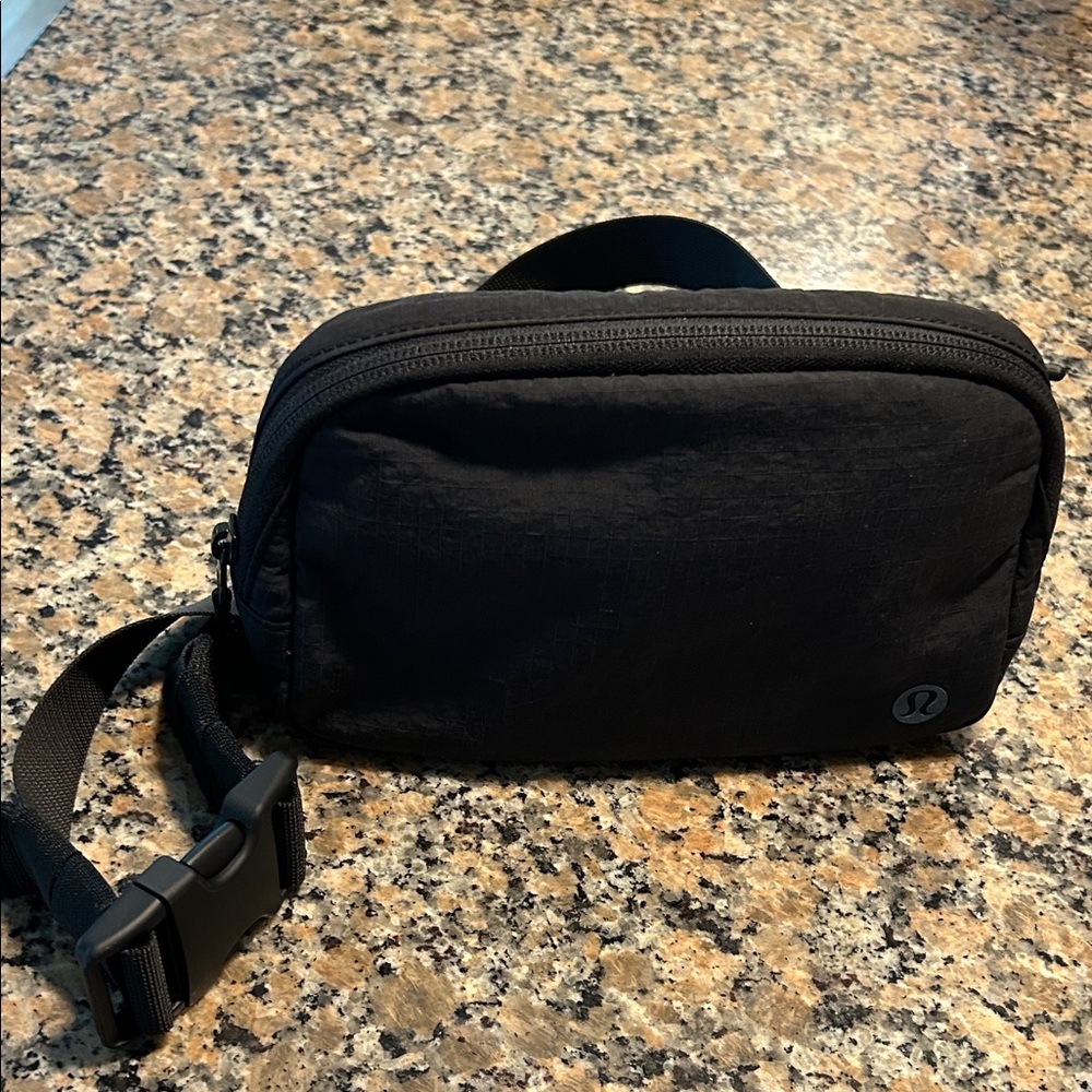Lululemon Everywhere Belt Bag 1L